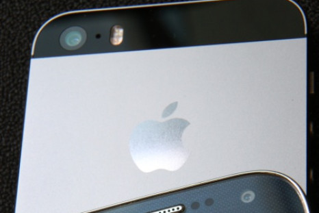 Apple asks court to make Samsung pay $180 million more in patent dispute