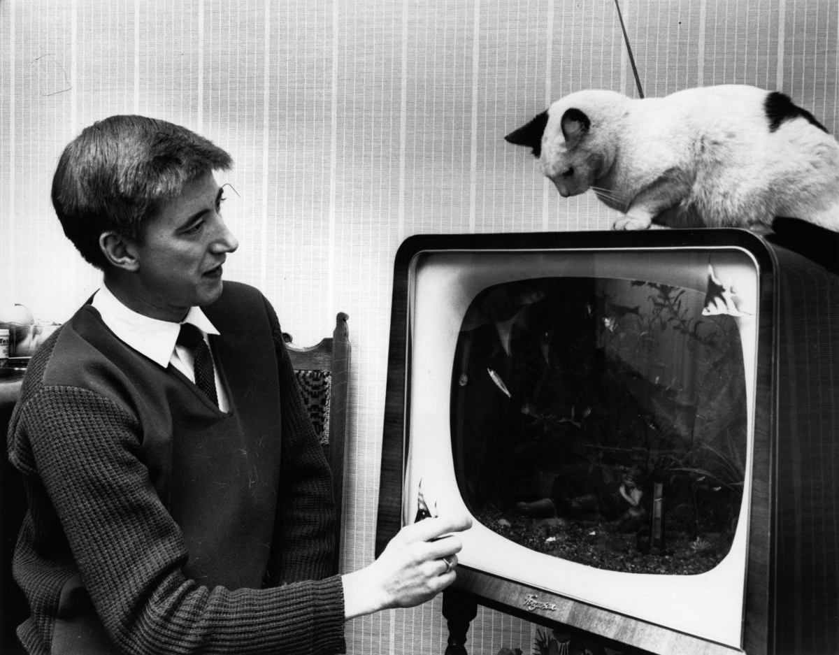 More than 9,000 Britons still use black-and-white TV sets nearly 50 ...