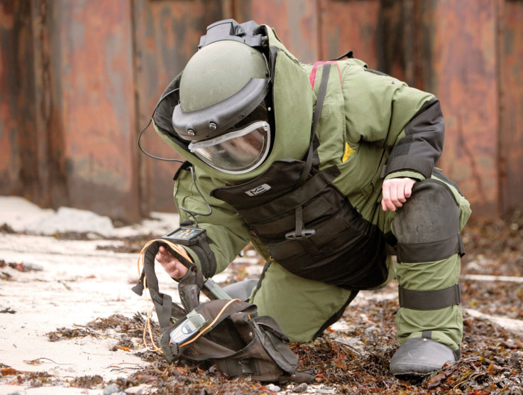 How bomb disposal experts currently detect bombs