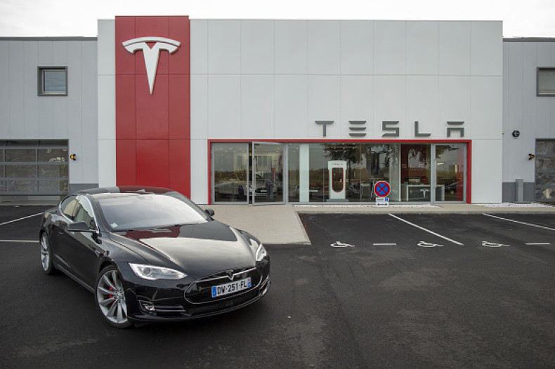 Tesla Motors modifies autopilot feature in Model S sedans and introduces Summon