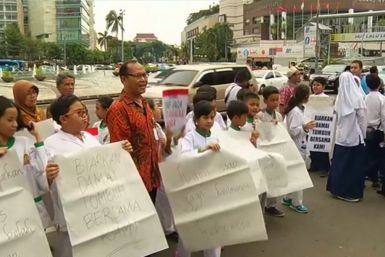 Jakarta school children rally against terrorism 