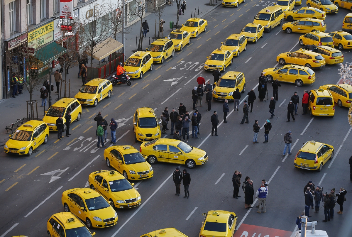 Uber shutdown demanded by Hungarian taxi drivers Uber shutdown demanded by Hungarian taxi drivers