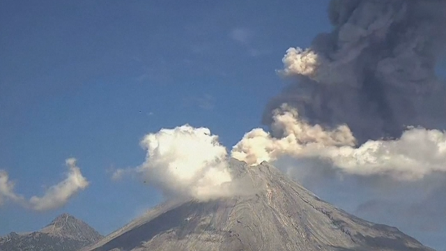 Mexico: Colima volcanic eruption lights up the night sky