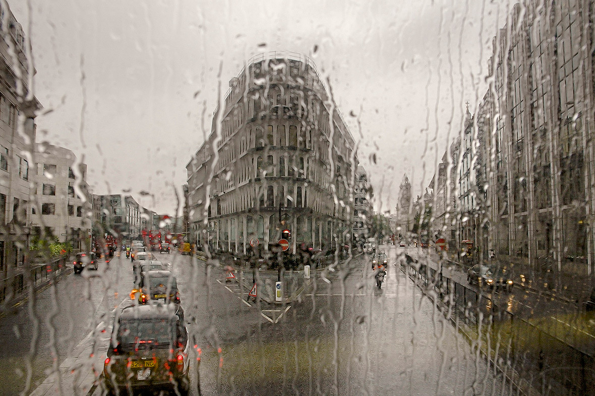 Дождь в лондоне. Климат Лондона дождливый Альбион. Дождливый Лондон. Дождливая Англия.