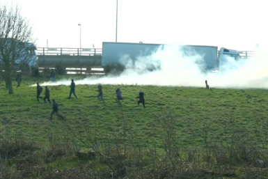 Police fire tear gas at refugees