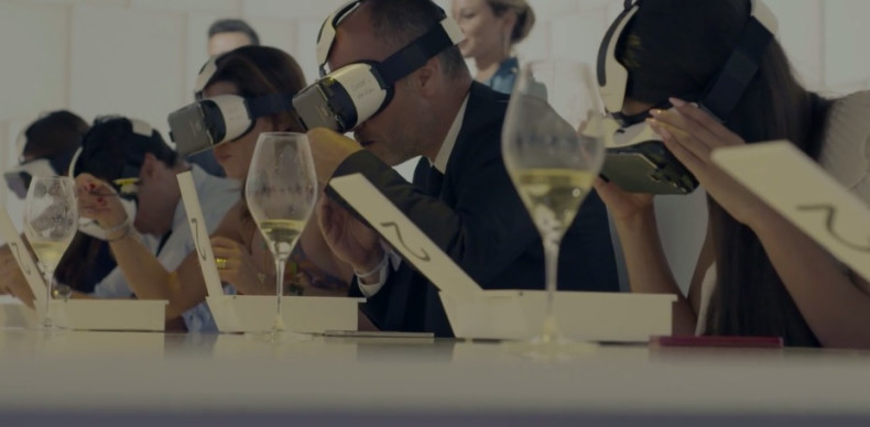Virtual reality dining with Samsung Gear VR