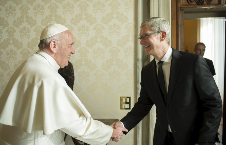 Pop Francis meets Tim Cook Pop Francis meets Tim Cook