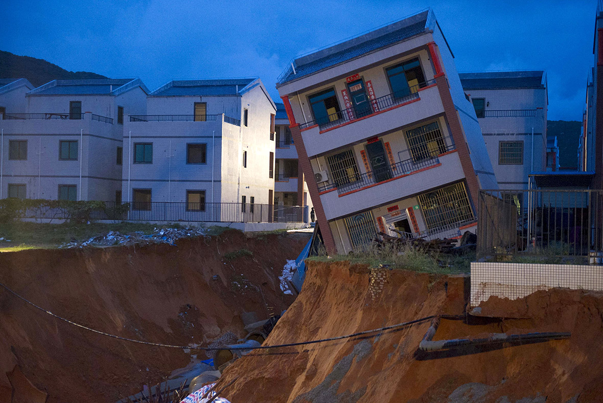 On the edge: Buildings on verge of collapse after landslides, earthquakes, sinkholes ...1180 x 788