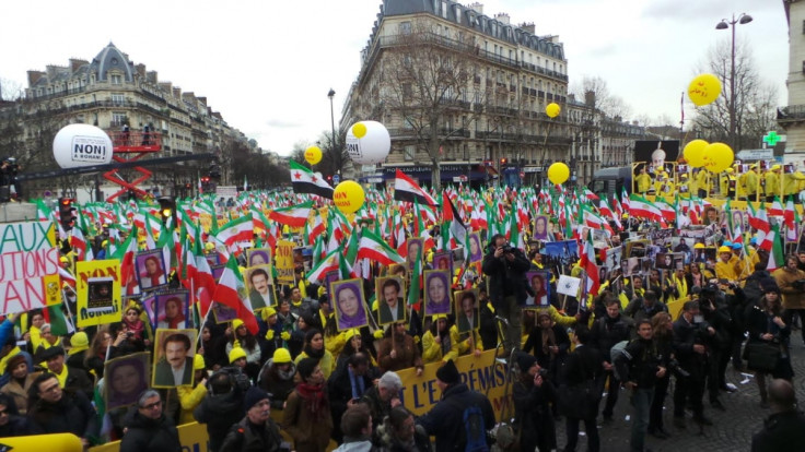 Thousands gather to protest Rouhani