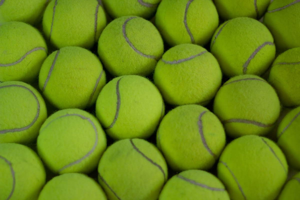 tennis balls 