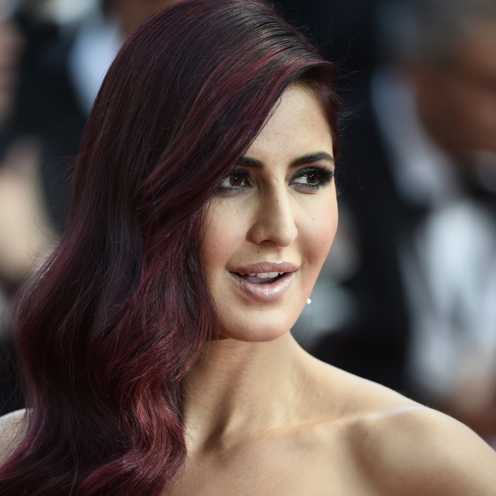 Katrina Kaif responds to cost of red hair colour in Fitoor