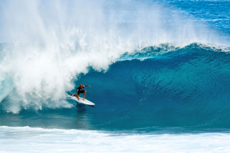 Kelly Slater surfing
