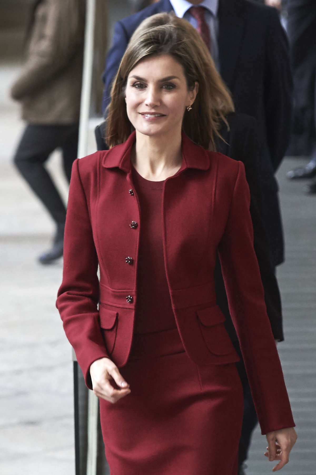 Spanish Queen Letizia examines renovations at 18th century Royal Palace ...