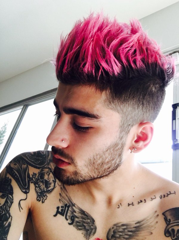 Zayn Malik debuts new pink hair ahead of Valentine\'s Day