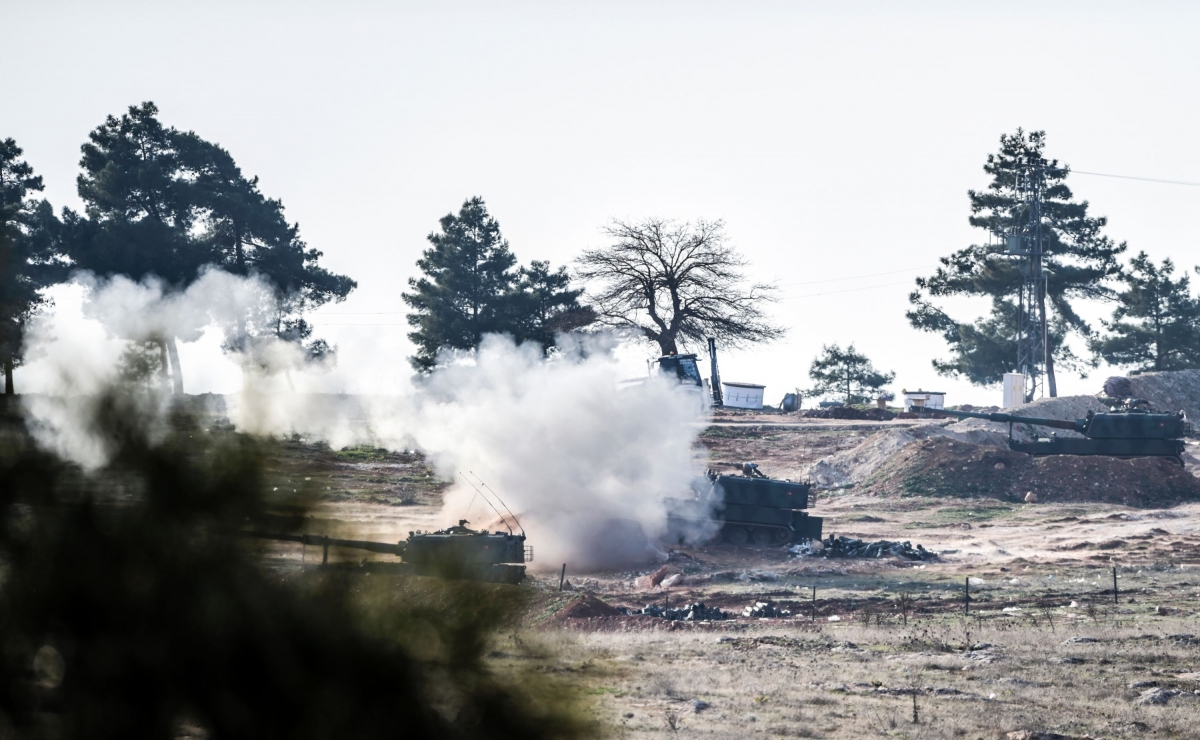 Turkish tanks shell Syria 