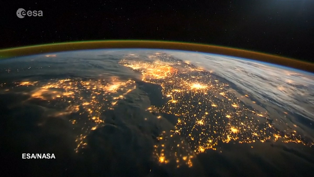 Tim Peake: Astronaut films awesome timelapse of UK sparkling from space