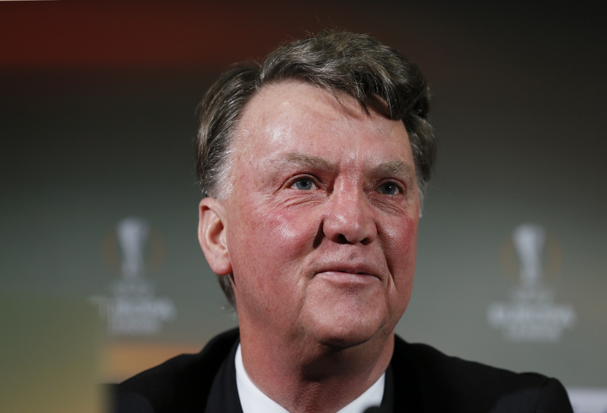 FC Midtjylland vs Manchester United: Louis van Gaal tells players to