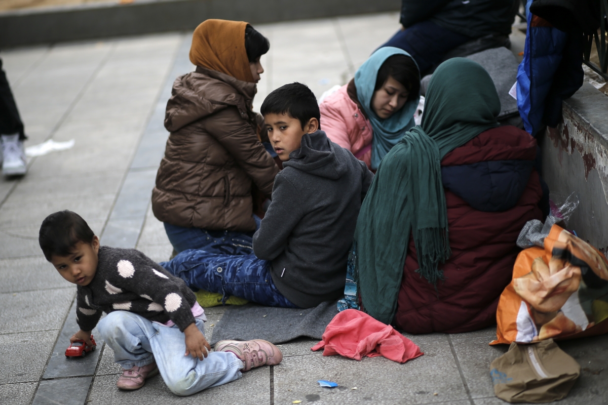 Migrant crisis: Horror in Athens as 2 young migrants try to hang ...