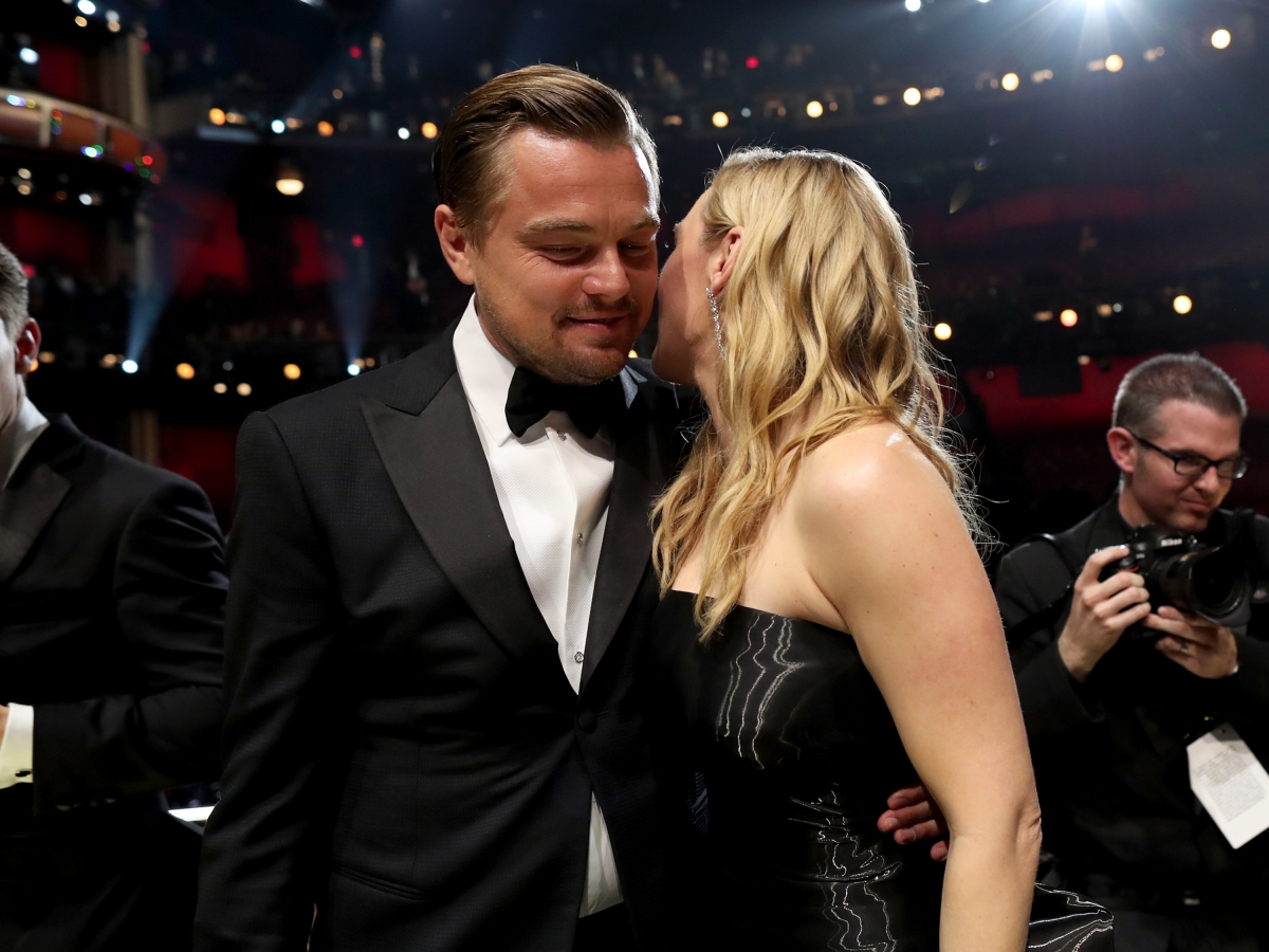 Oscars 2016 Kate Winslet Breaks Into Tears Of Joy As Leonardo Dicaprio Wins Best Actor Award 