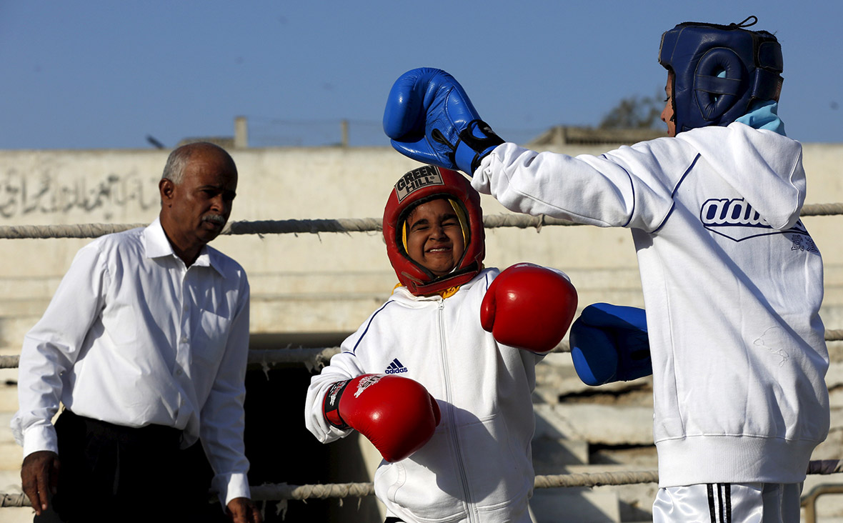 Pakistan's first women's boxing club Girls train and fight in Karachi