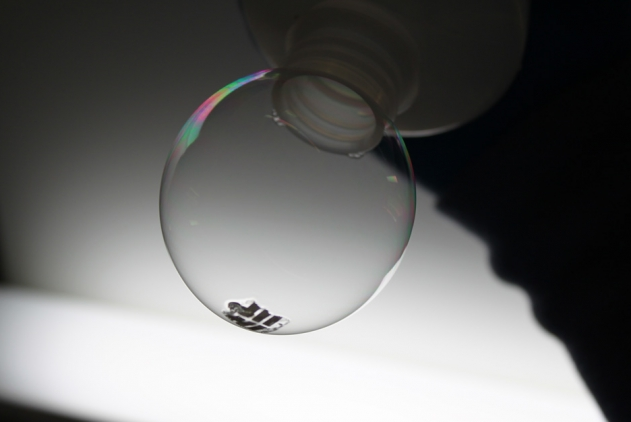 world's lightest solar cell MIT