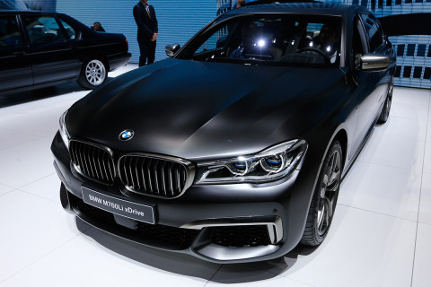 Geneva Motor Show 2016 BMW M760Li xDrive