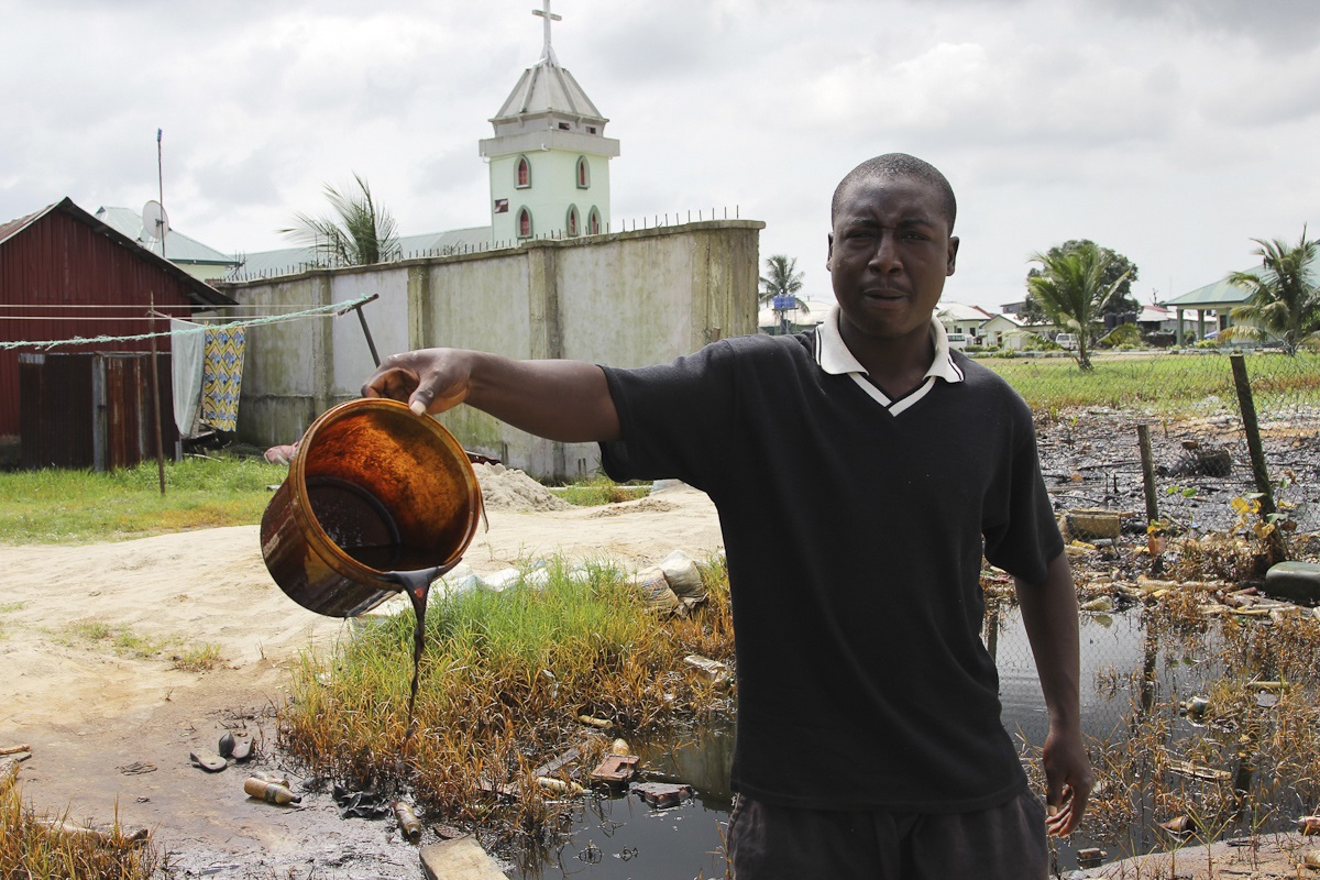 Two Nigerian communities sue Shell for oil spills in Niger ...