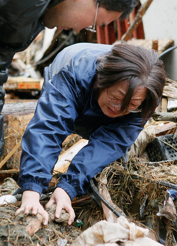 Japan tsunami death count