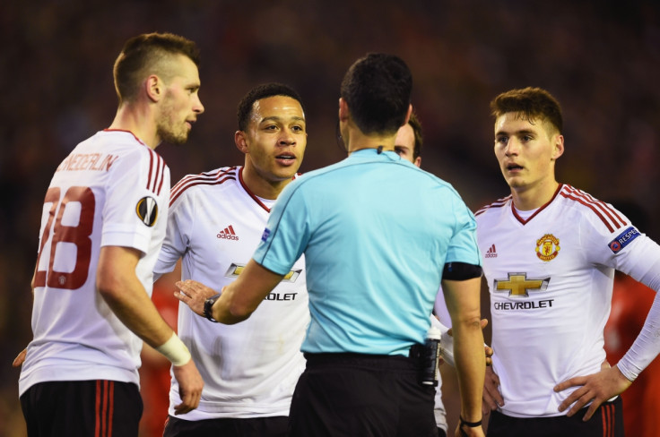 Memphis Depay bemoans the penalty decision 