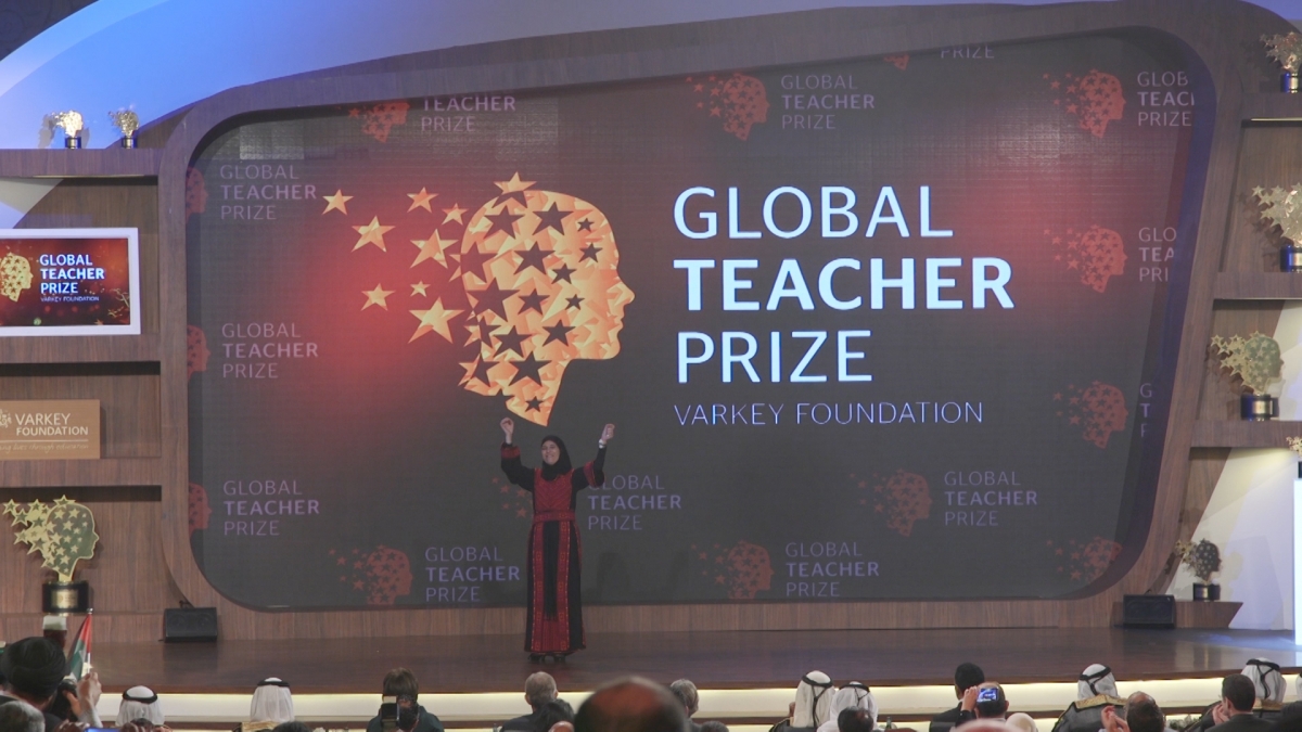 Palestinian teacher Hanan Al Hroub wins $1m Global Teacher Prize 2016