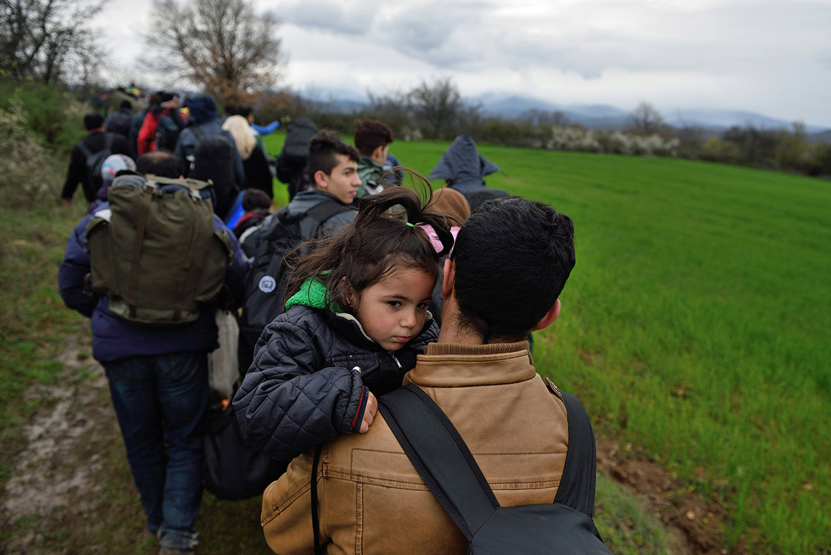 refugees migrants greece macedonia river