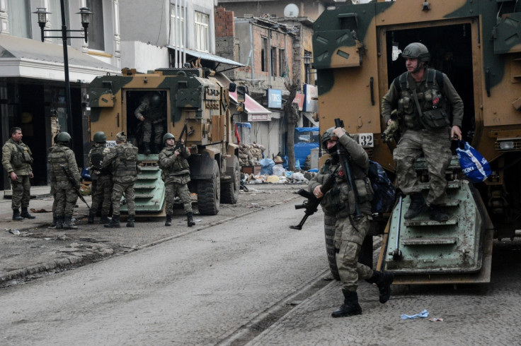 Turkish soldiers prepare themselves for military action