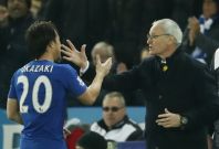 Claudio Ranieri congratulates Shinji Okazaki