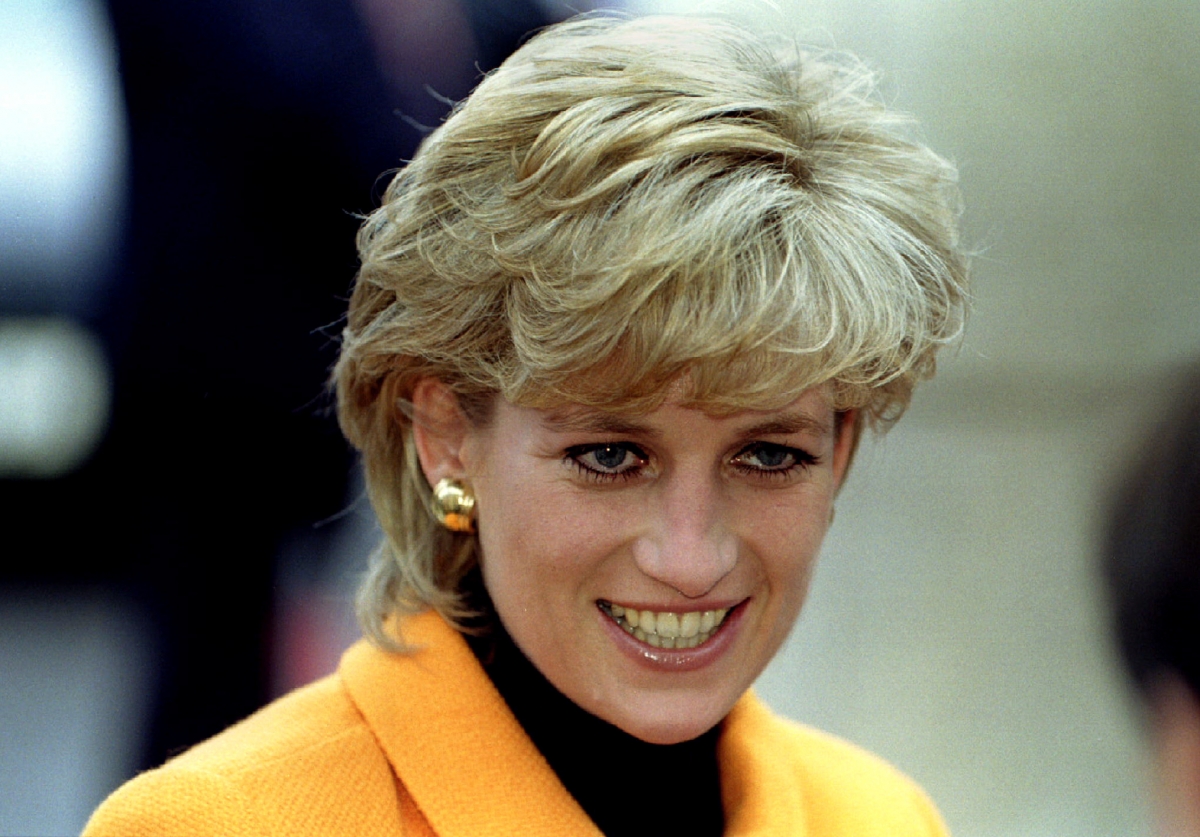 Princess Diana s iconic blue dress on sale expected to fetch more  