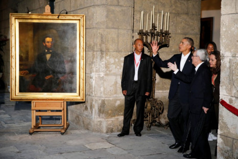 Obama tours Old Havana