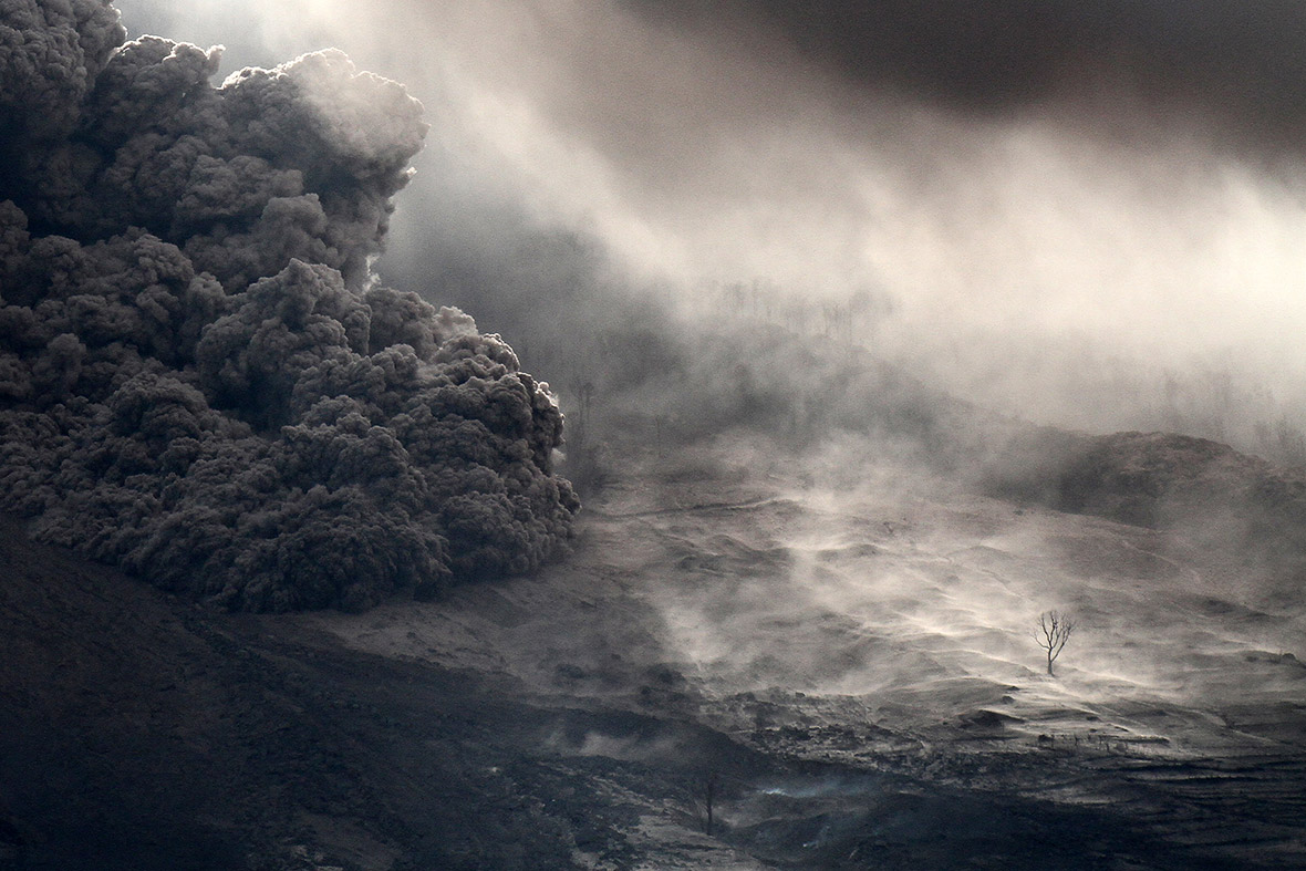 Smithsonian Photo Contest 2015: Picture Of Dramatic Volcano Eruption ...