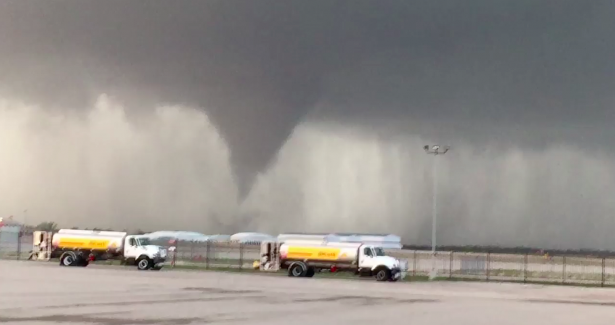 Oklahoma tornado strikes near Tulsa, injuring nine people
