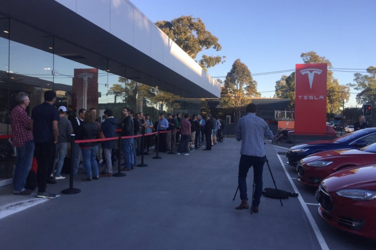 Tesla Model 3 queue