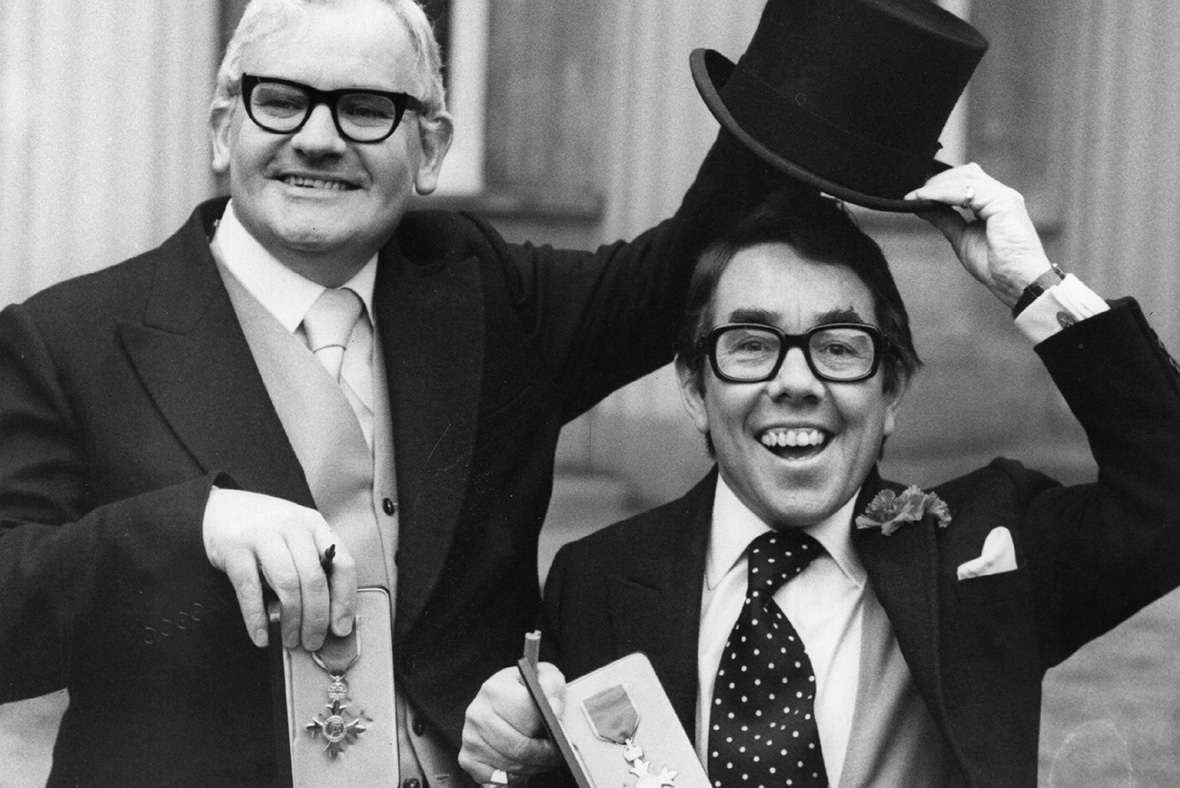 British celebrities bid goodbye to funny man Ronnie Corbett at his