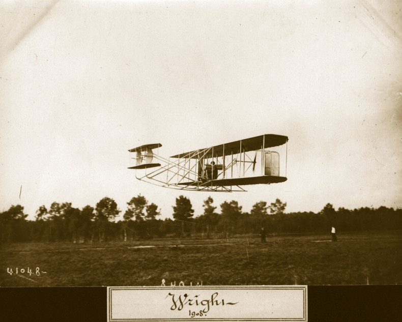 The Wright Flyer II biplane in flight.