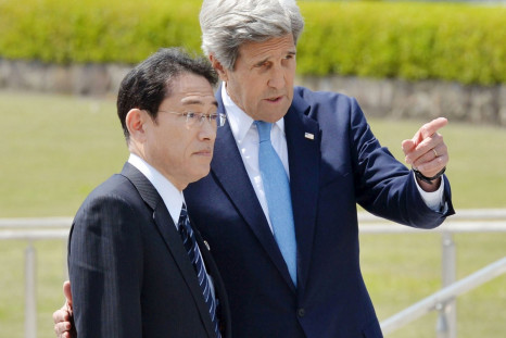 John Kerry visits Hiroshima memorial 