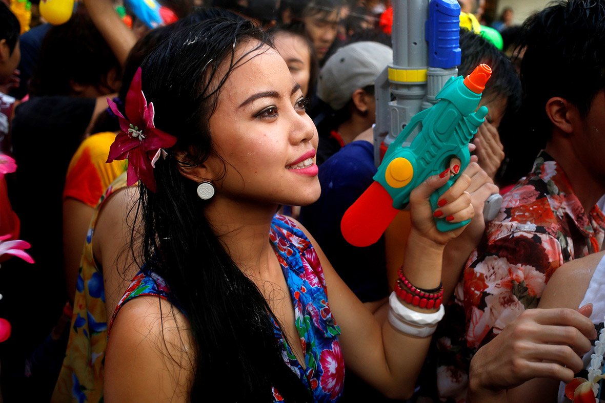 Thailands Songkran Festival Photos Of Huge Water Pistol Fight In Bangkok To Celebrate New Year 0583