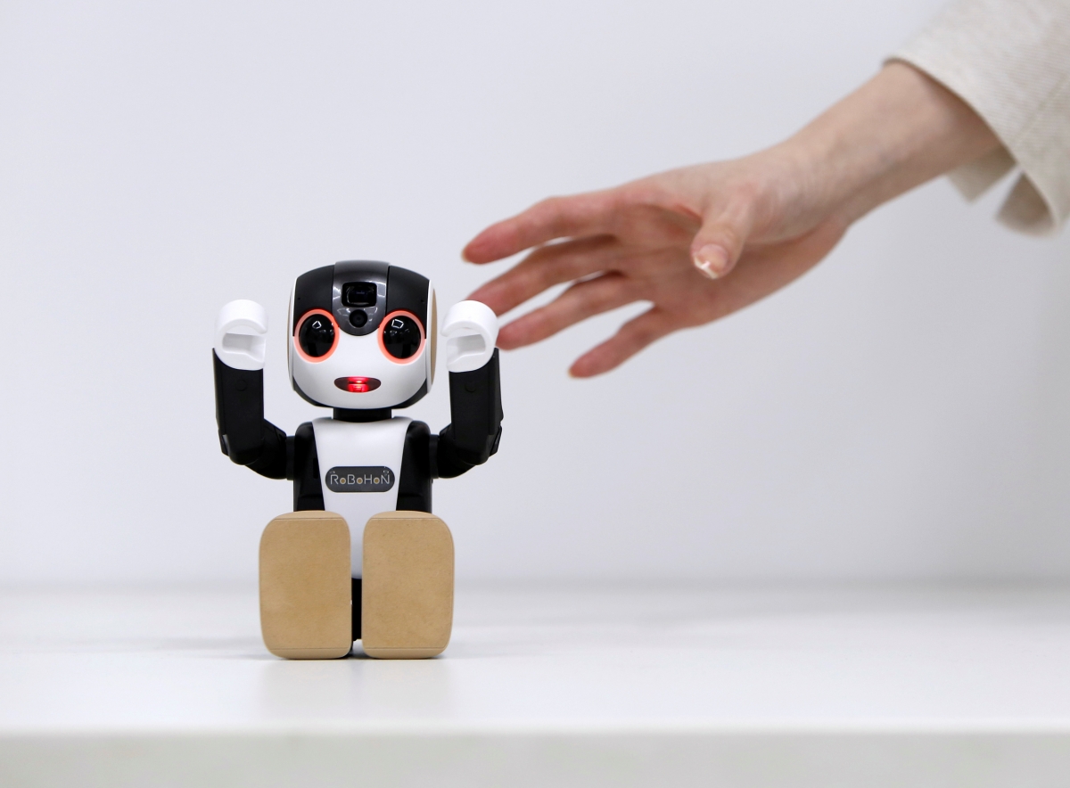 RoBoHon: Sharp Launches $1,800 Cute Personal Robot Companion That Walks ...