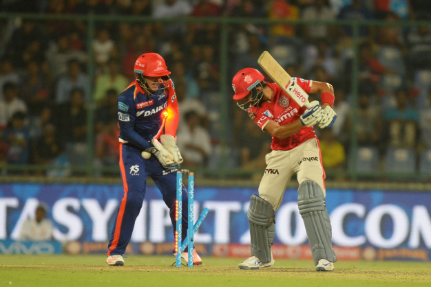 Vohra loses his leg stump Vohra loses his leg stump