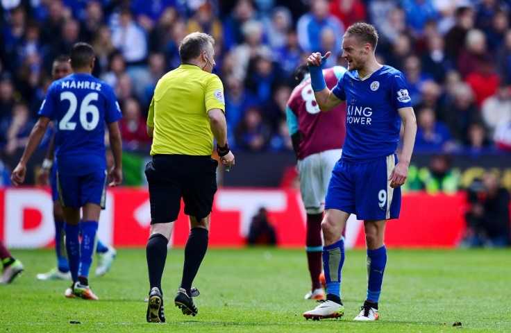 Jamie Vardy argues with Jon Moss