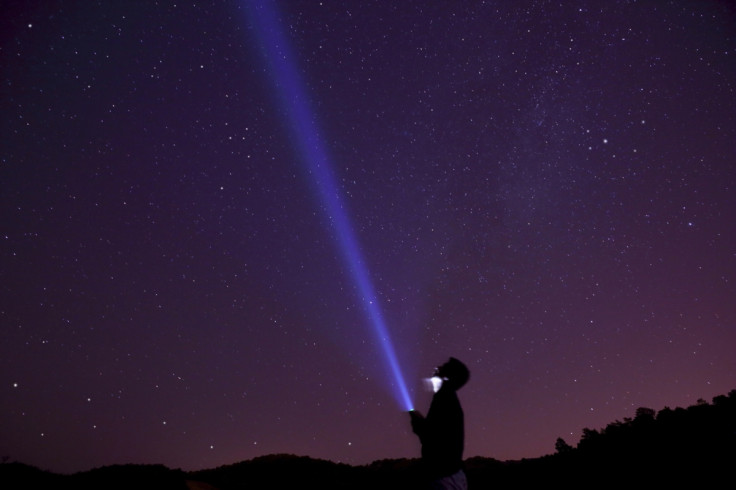 Testing Unruh radiation waves on Earth