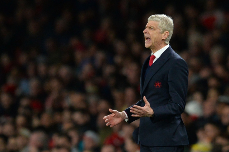 Arsene Wenger urges his players on