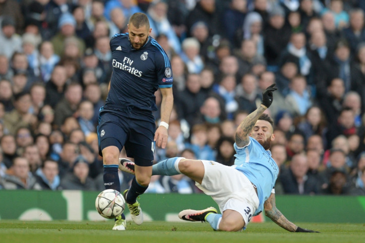 Karim Benzema wins the ball