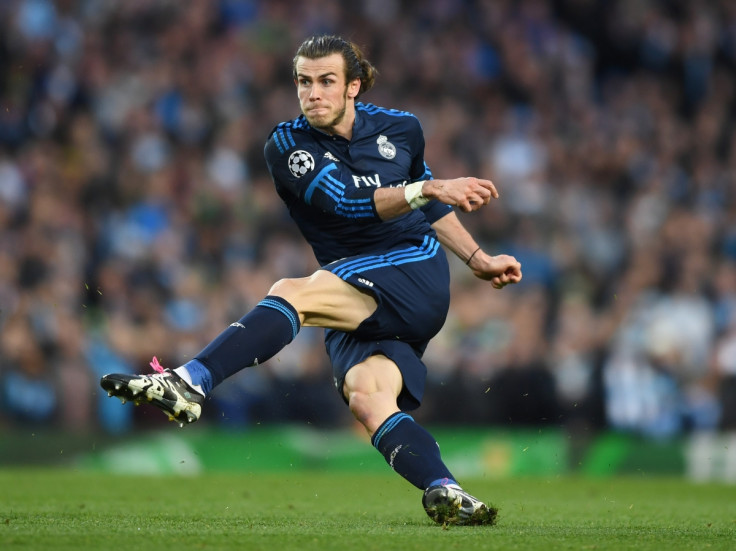 Gareth Bale shoots from distance
