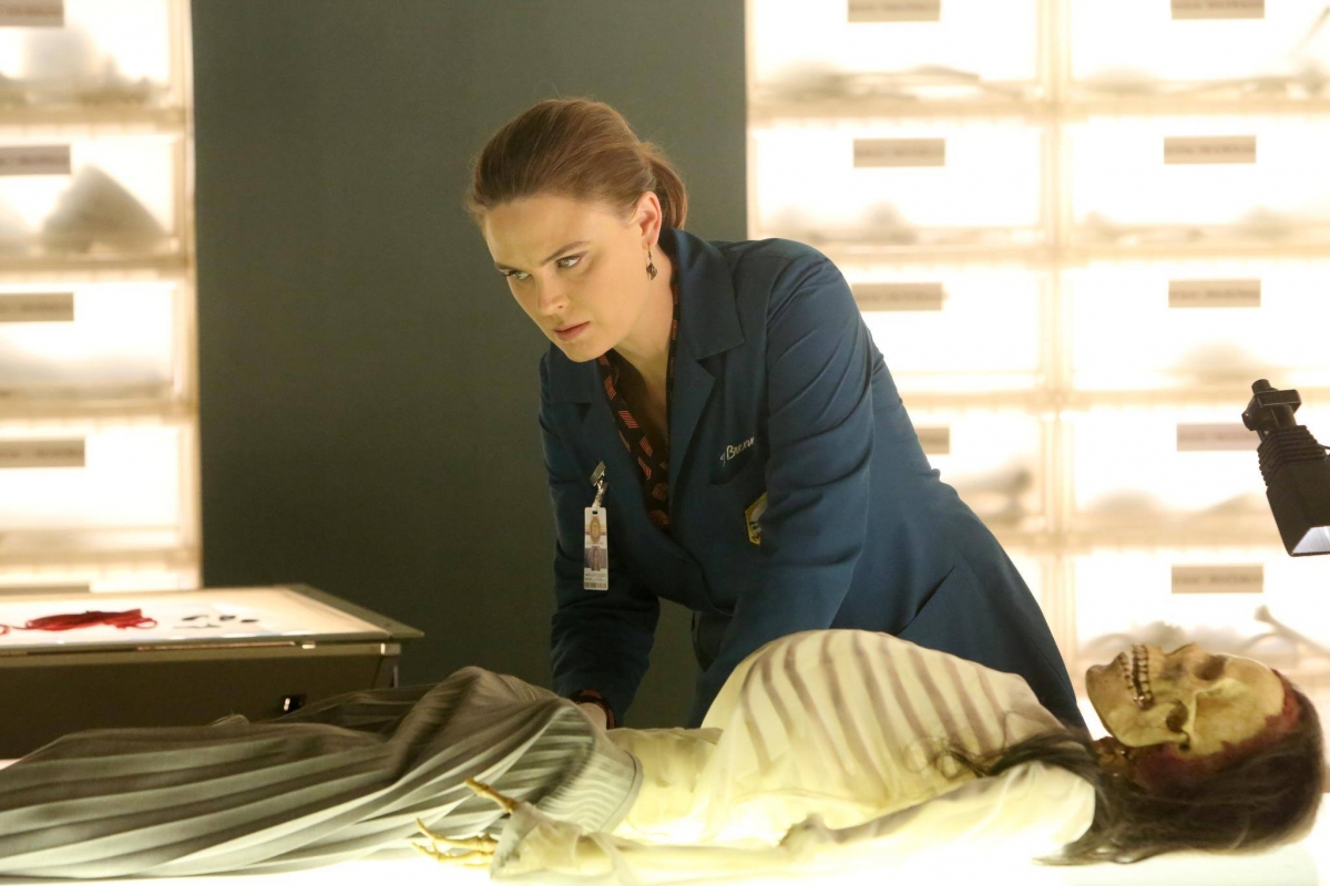 Watch Bones season 11 episode 13 live online: Booth and Aubrey are ...